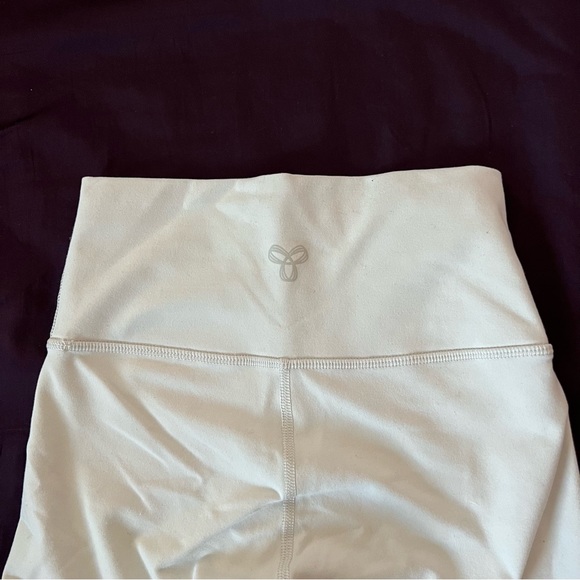 TnaLIFE atmosphere hi-rise 7” short (XS ice grey) - Picture 3 of 3